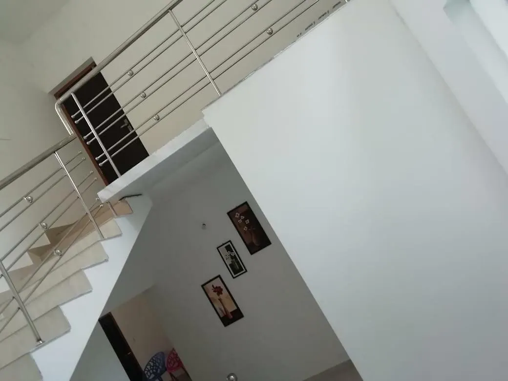 בית אירוח דירות Nandana'S Residency מונאר